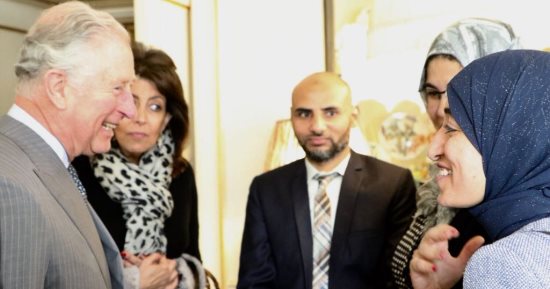 الأمير تشارلز يستقبل طلاب مصريين بجامعة الأزهر فى منزله بكلارنس هاوس.. صور
