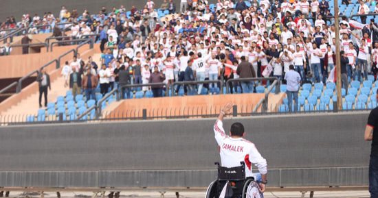 صور.. تجمع أعداد قليلة من جمهور الزمالك لحضور مباراة المقاصة