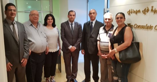 فيديو وصور.. لقطات مصرية مضيئة × 72 ساعة انتخابات.. مسنة 96 عاما تقطع مئات الكيلومترات فى ملبورن للتصويت.. فتاة مصابة بكسر تشارك فى الطابور.. ملحمة عظيمة لذوى الاحتياجات الخاصة.. وعجوز يبكى لنسيانه الرقم القومى