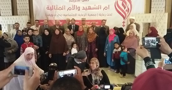 المستشار العسكرى لبنى سويف يكرم 30 من أمهات الشهداء فى عيد الأم