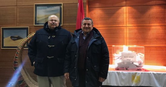 صور.. أسامة هيكل وحاتم بجاتو يدليان بصوتيهما بسفارة مصر بلندن