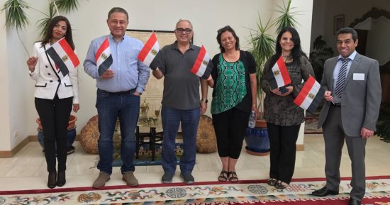 صور.. توافد أبناء الجالية المصرية بأستراليا للمشاركة بالانتخابات الرئاسية