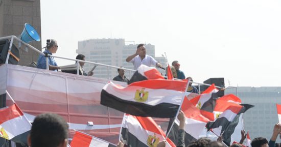 صور.. أبو الرجولة أحدث أغانى حكيم الوطنية