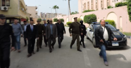 صور.. مدير أمن البحيرة يتفقد الخدمات الأمنية بدمنهور