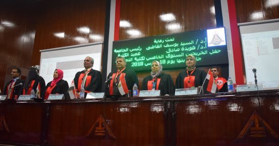 رئيس جامعة بنها يشهد حفل الخرجين الخامس لكلية التمريض