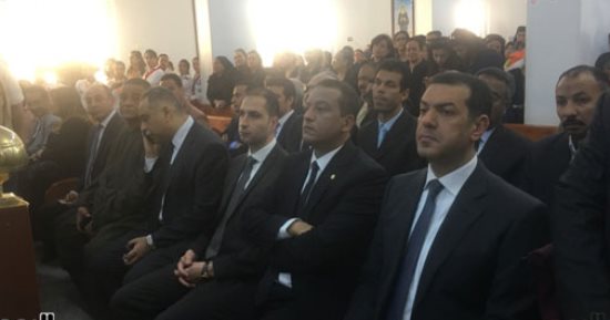 فيديو وصور.. محافظ أسيوط يشارك فى مراسم صلوات جنازة الأنبا أنطونيوس أسقف منفلوط