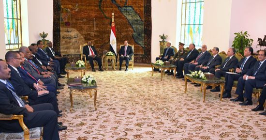 الرئيس السودانى: ليس لدينا أَى خيار سوى التعاون مع مصر.. وندعم السيسي (صور)
