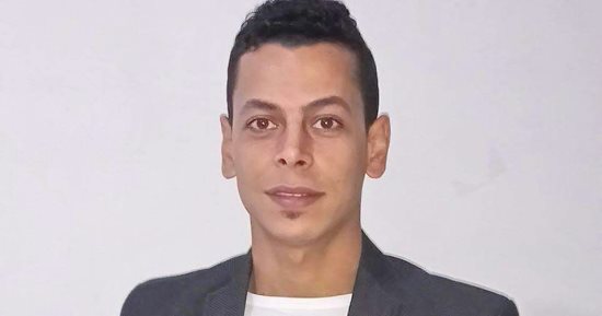 فيديو.. قارئ يشارك "اليوم السابع" بأغنية لست الحبايب بمناسبة عيد الأم