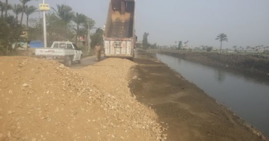 إصلاح انهيار طريق 801 بكفر البطيخ