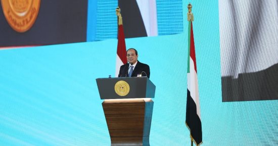 الرئيس السيسى يصل مقر احتفالية تكريم المرأة المصرية 