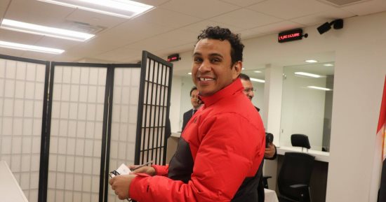 صور.. محمود الليثى يدلى بصوته فى انتخابات رئاسة الجمهورية بنيويورك
