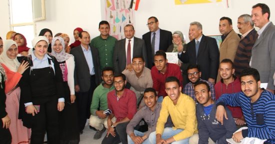 رئيس جامعة بنى سويف يفتتح المعرض الفنى بكلية علوم الأرض 