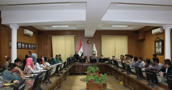 رئيس جامعة بنى سويف يلتقى الطلاب لحل مشاكل أسعار الكتب وقلة المعامل البحثية