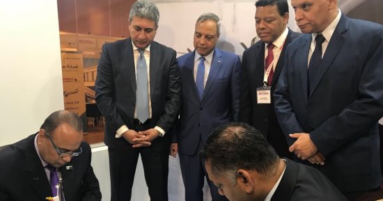 وزير الطيران يشهد توقيع اتفاقية بين مصر للطيران للصيانة والخطوط الكينية