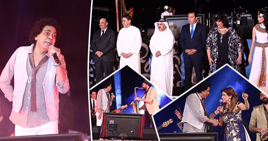 صور.. محمد منير يضىء معبد الكرنك فى حفل ختام "الأقصر عاصمة الثقافة العربية".. الكينج: نشهد معركة عظيمة ضد الإرهاب لولاها لما اجتمعنا اليوم هنا.. ويغنى "يا عروسة النيل" و"بلاد طيبة" ويختتم الحفل بـ"بلادى بلادى"