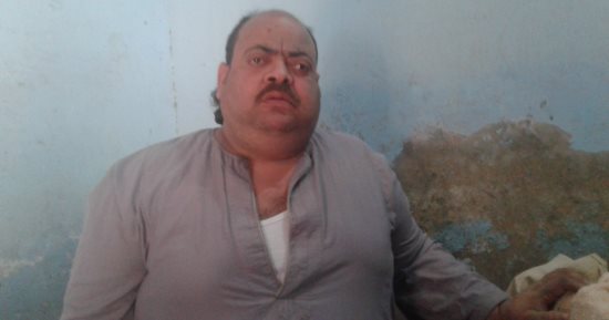 صور.. شاب مريض بسوهاج يطالب بعلاجه وترميم مسكنه الآيل للسقوط