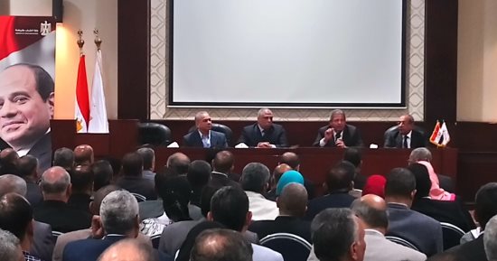 وزير الشباب يناقش لائحة النظام الأساسى لمراكز الشباب مع مديرى المديريات