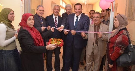 رئيس جامعة المنوفية يفتتح المعرض الخيرى بكلية العلوم