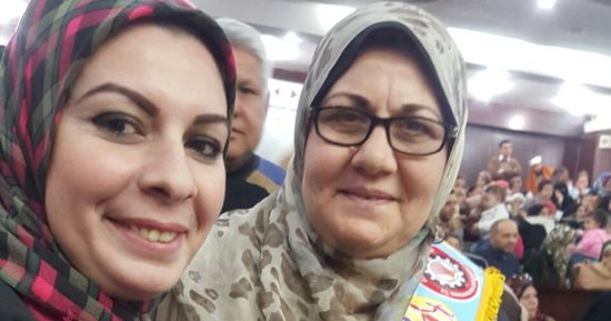 الأم المثالية بالدقهلية: سعيدة بأبنائى بعد أن تم تكريمى أمام العالم كله