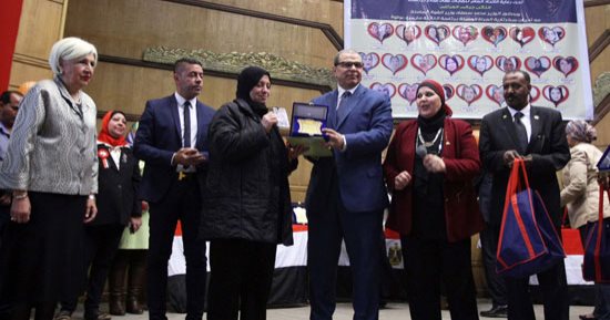 "اليوم السابع" يشارك الأمهات المثاليات لحظات الدموع والفرح فى تكريمهن باحتفالية المرأة العاملة باتحاد العمال.. أمهات يتبرعن بقيمة هدية عيدهن لتعمير سيناء.. ومايسة عطوة: جمعنا 40 ألف جنيه بمبادرة "لأنك أمى"..صور