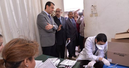 صور.. محافظ أسيوط يتفقد أعمال الحملة الطبية للكشف عن أمراض السكر والضغط