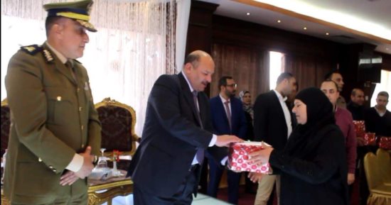 مدير أمن دمياط يكرم أمهات الشهداء فى عيد الأم