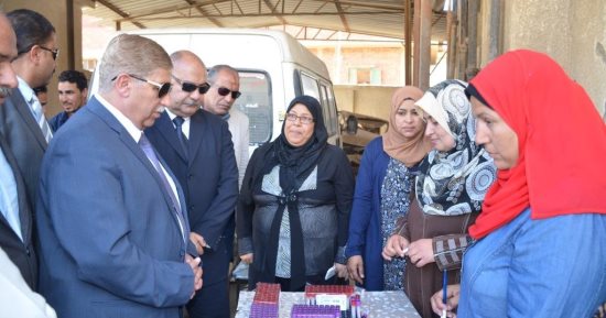 فيديو.. محافظ الاسماعيلية يشهد فعاليات القافلة الطبية لعلاج فيرس سى 