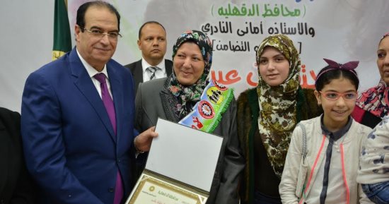 محافظ الدقهلية:الأم المصرية تضرب أروع الأمثلة فى التفانى ورعاية أسرتها 
