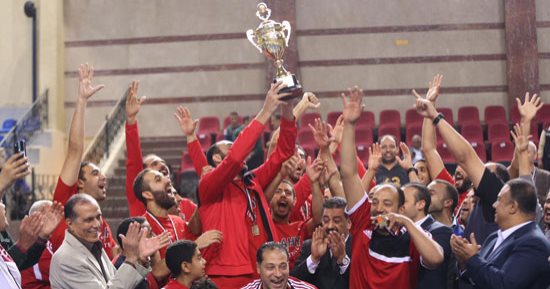 صور.. مدرب "سلة" الأهلى: التتويج بالكأس جاء نتيجة "تعب" موسم كامل