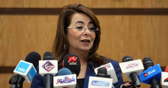 غادة والى: الرئيس السيسى يكرم الأمهات المثاليات غدا (صور)