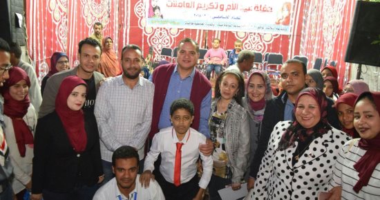 صور.. جامعة سوهاج تكرم الأمهات العاملات بالمدن الجامعية