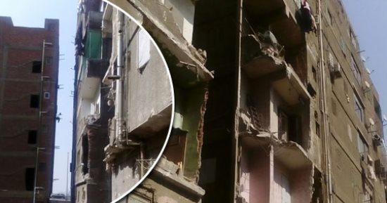 صور.. 12 أسرة مشردة من السكان المضارين لعقار منشأة ناصر المنهار.. عقار مائل يهدد بكارثة جديدة وعقارين شرفاتها مهدمة.. مواطن: "بقالنا 12 يوما فى الشارع ولم نتسلم شقق".. والمحافظة: سلمنا 8 أسر وتسليم الباقى قريبا