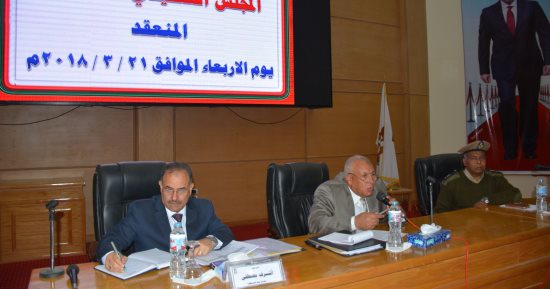 محافظ الوادى الجديد يخصص قطع أراضى لإنشاء مشروعات خدمية بمركز الداخلة
