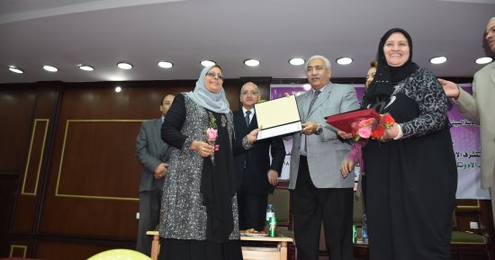 صور .. جامعة مدينة السادات تكرم الأمهات المثاليات