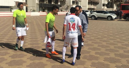 صور.. طارق يحيى يواسى لاعبى الزمالك بعد الخروج الأفريقى