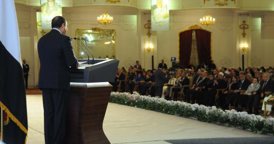 صور.. السيسي: "تمثيل المرأة فى الحكومة 20%.. وممكن فجأة تلاقوا كل الوزرا ستات"