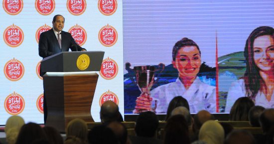 صور.. التفاصيل الكاملة لحضور الرئيس وقرينته احتفالية تكريم الأم المثالية