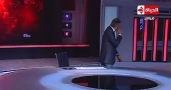فيديو.. تامر أمين يبكى ويترك الهواء بسبب تذكر والده فى "عيد الأم"