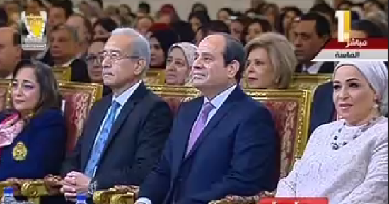 تحيا مصر بعظيمات مصر.. 9 رسائل للرئيس فى احتفالية الأم المثالية.. السيسي: السيدات أكثر من تحمل وأطالبهن بالنزول للانتخابات.. المرأة ملهمة الوطن ووقفت خلفه منذ 1919.. والمصريات 20% من الحكومة ونتوقع المزيد
