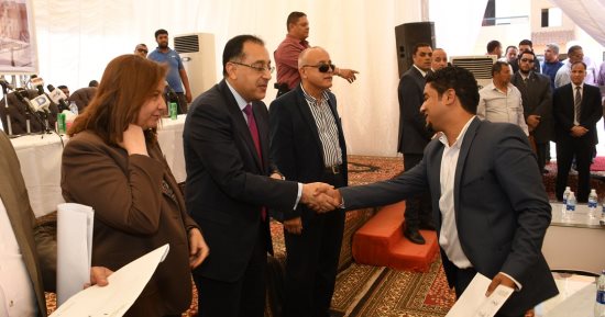 وزير الإسكان يتفقد مشروعى "سكن مصر" و "دار مصر" للإسكان المتوسط