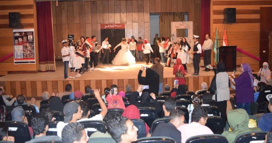 صور.. "شارع المصريين بكره " عرض مسرحى لثقافة المنيا