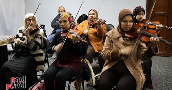 تعرف على أوركسترا "النور والأمل" بعد إشادة السيسي بهن فى احتفال الأم المثالية