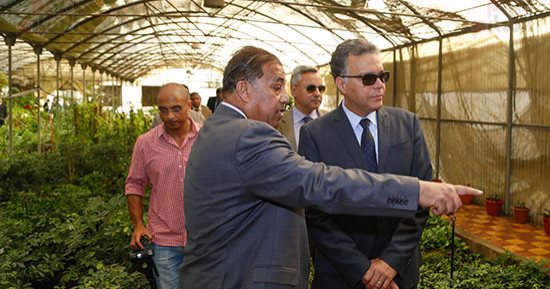 وزير النقل يزور أكبر مصنع للعلامات المرورية وعواكس الطرق بالشرق الأوسط