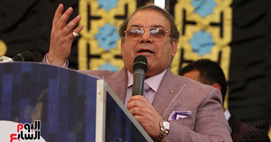 حسن راتب يكرم أهالى الشهداء خلال مؤتمر اتحاد الجمعيات الأهلية فى الغربية .. صور 