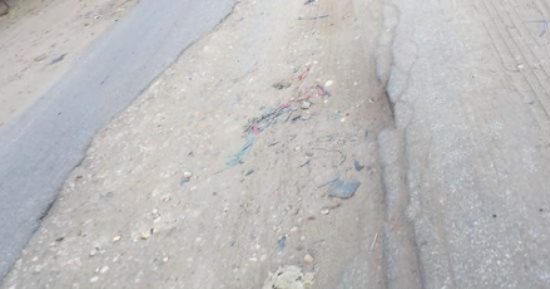 أهالى "كفر ششتا" بزفتى يطالبون برصف الطريق الرئيسى للقرية
