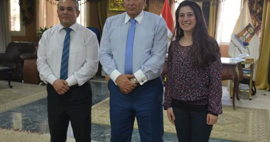 محافظ الوادى الجديد يبحث آليات تدريب الشباب على المشغولات والمنتجات الحرفية