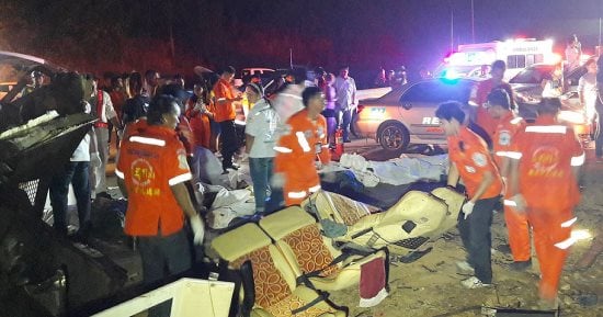 مصرع 17 شخصا جراء انحراف حافلة فى تايلاند