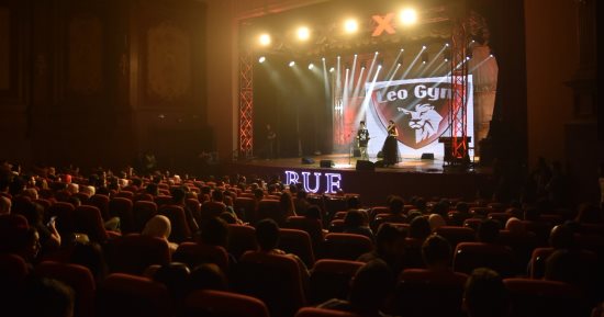 من الغناء للبيت بوكس.. الجامعة البريطانية تكتشف مواهب طلابها فى BUE GOT TALENT