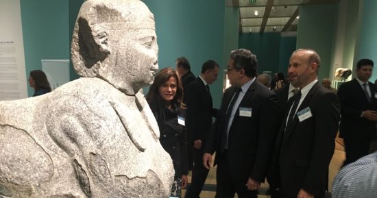 صور.. وزير الآثار وأعضاء برلمان يفتتحون معرض أسرار مصر الغارقة بأمريكا