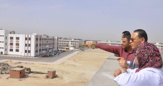 رئيس جامعة قناة السويس يشهد بدأ الحفر للمنشآت الجديدة